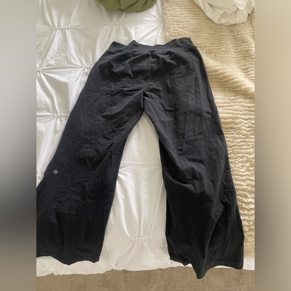 Lululemon wide legged leggings - Picture 3 of 4